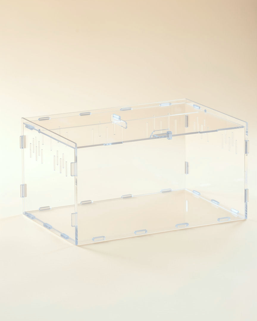 Low acrylic enclosure, size XL, 11.8 x 7.9 in floor, empty